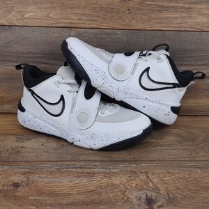 Nike Team Hustle D 11 'White Black' Sneakers
